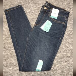 NWT St. John's Bay Women's Mid-Rise Skinny Jeans, Size 6